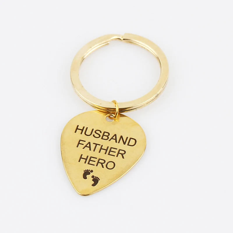 Letter-HUSBAND-FATHER-HERO-Small-Footprint-Keychain-Car-Men-Key-Rings-For-Dad-Jewelry-Ornaments-Gift (2)