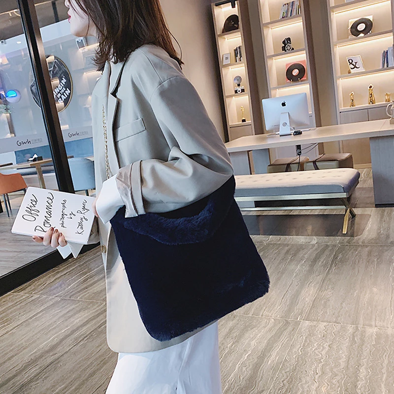 Trendy Messenger Bag Plush Luxury Designer Shoulder Bag Large Capacity Zipper Handbag Phone Coin Card Purse Ladies Crossbody Bag