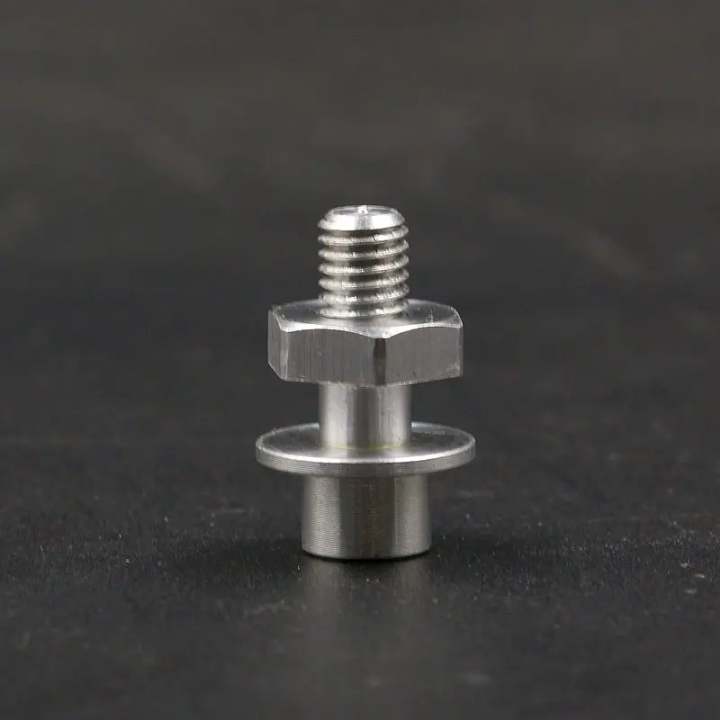 Adaptateur d'hélice 1.5mm pour moteur de drone installé sur un moteur Multicopter 1104, prêt à recevoir l'hélice.