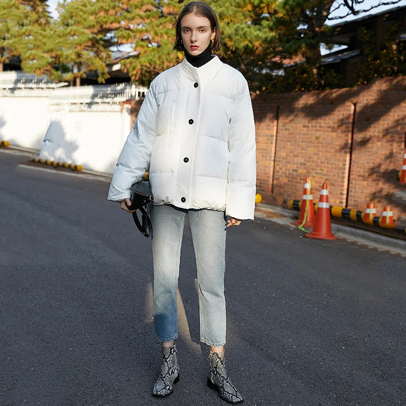 [EAM] Loose Fit White Brief Big Size Down Jacket New Long Sleeve Warm Women Parkas Fashion Tide Autumn Winter 1M597