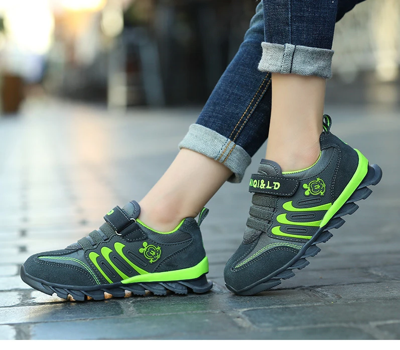 Детские кроссовки на липучке; нескользящая повседневная спортивная обувь; Новинка года; кроссовки для мальчиков; дышащая трендовая школьная обувь для детей