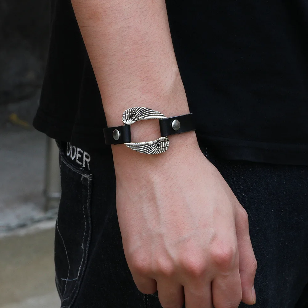 9056343657_1951107721