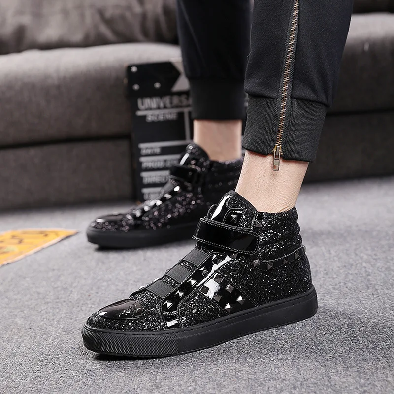 Мужская модная обувь для вечеринок и ночных клубов; ботильоны с заклепками; обувь из коровьей кожи; короткие ботинки на плоской платформе; zapatos de hombre botas botines