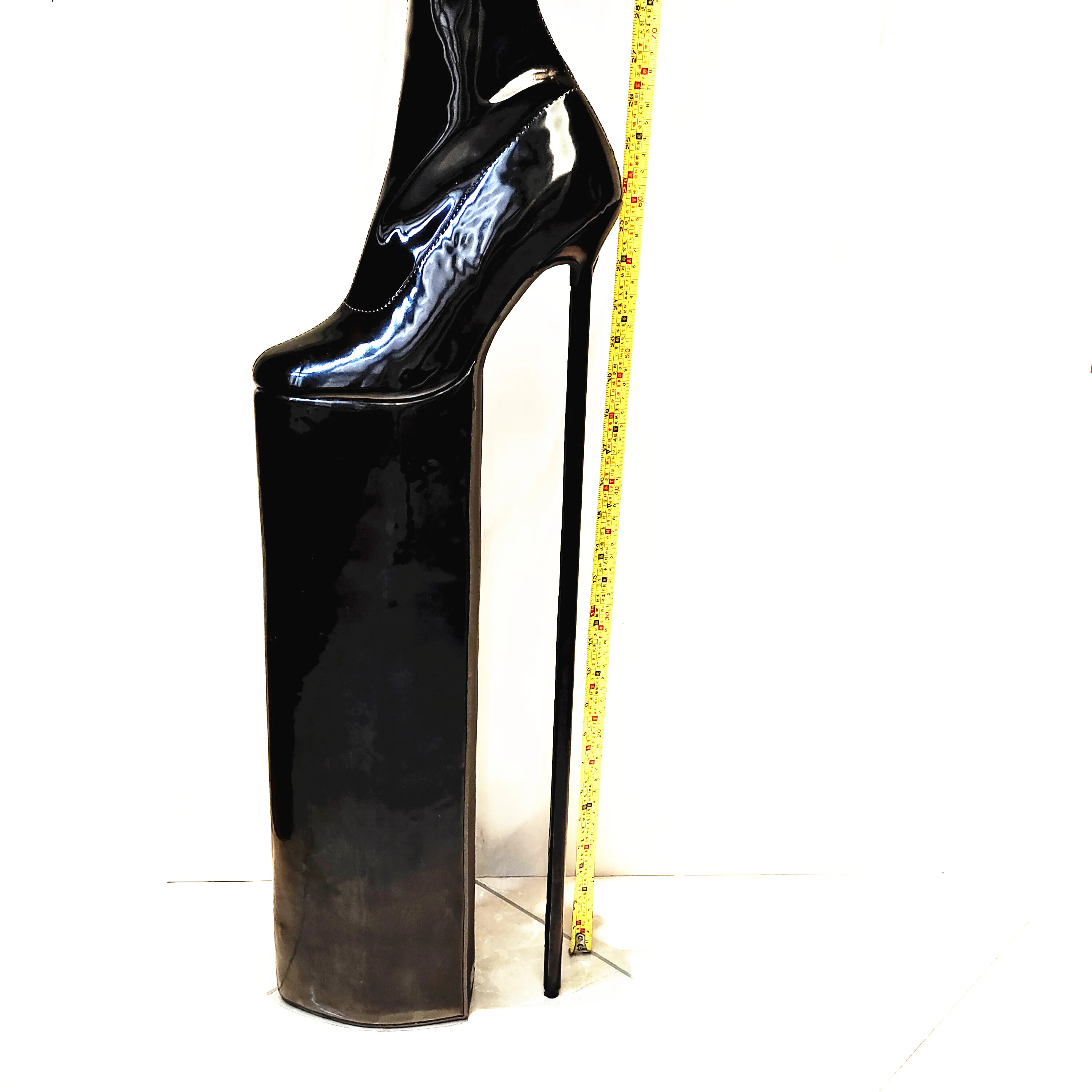 These High Heel Shoes Are The Highest Shoes I've Ever Seen! I Wouldn't Want  To Wear Heels, Crazy Shoes, Funky Shoes | clube.zeros.eco