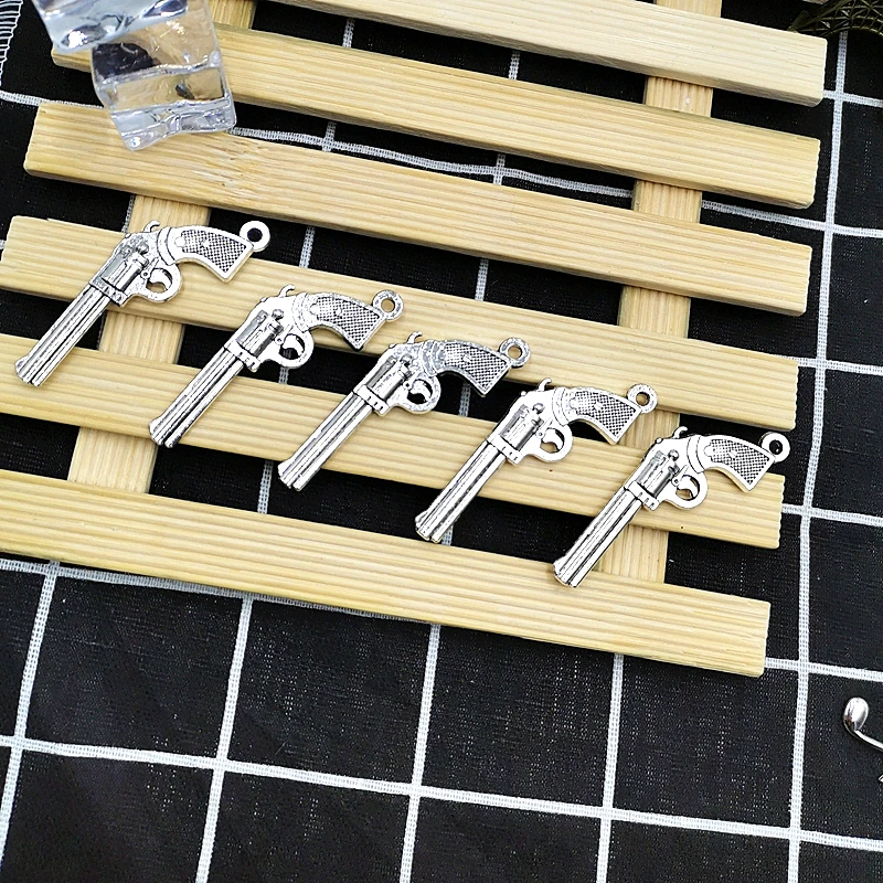 

10pcs / 1pack Personality Jewelry Pendant Accessories Silver Revolver Model Metal Jewelry Keychain Necklace Pendant