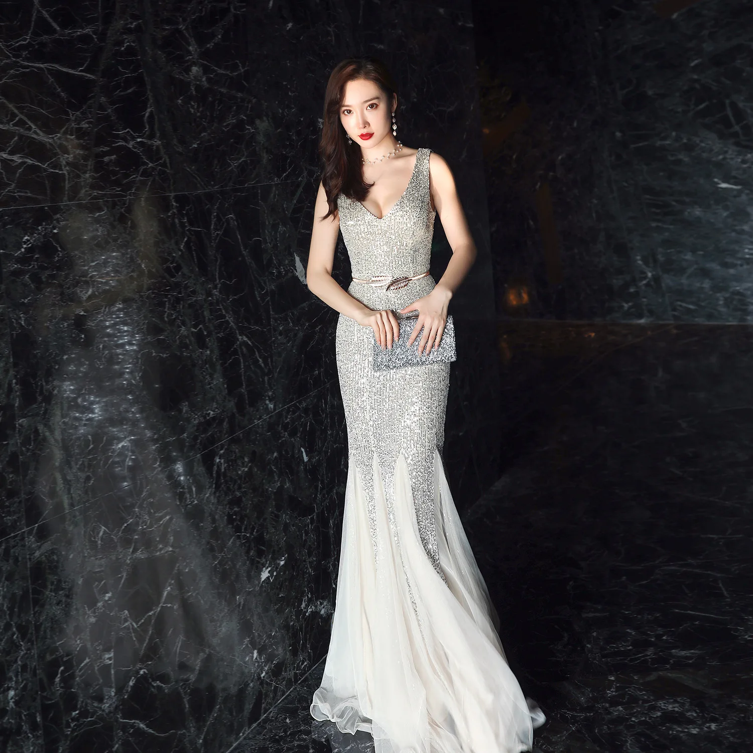 

Evening Dress V-neck Sleeveless Women Party Dresses Backless Sequin Robe De Soiree Floor Length Elegant Evening Gowns 2019 C314