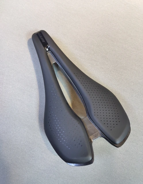 Giant Fleet SLR Carbon Saddle Ultralight Saddle Carbon Rails