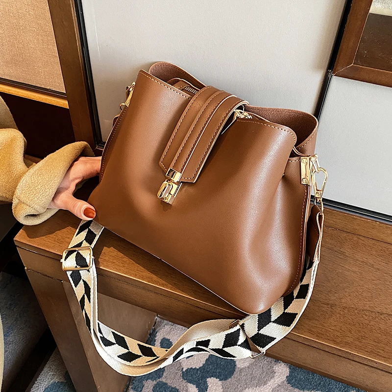 

Fashion Soft Leather Bucket Crossbody Bags for Women 2022 New Wide Strap Clutches Ladies Shoulder Messenger Bags Female Purses