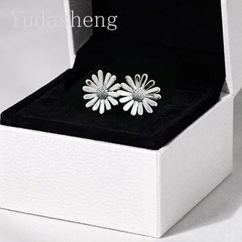 

Daisy Flower Statement Stud Earrings (with logo box)