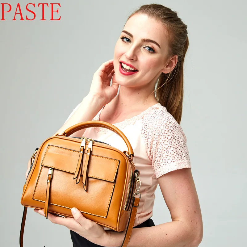 женщина с сумкой. женщина в одежде с сумкой. сумка брендовая женская. модные сумки. стильные женские сумки.