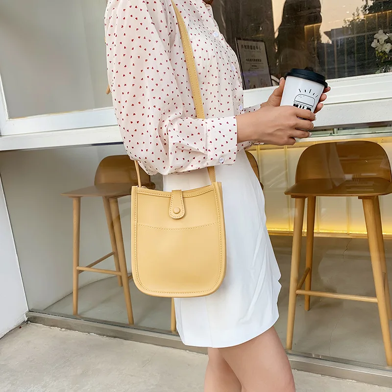 

2019 new retro minimalist Ma On packages with a single shoulder bag female bag