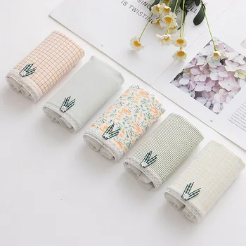 

2020 new pure cotton underwear women's all cotton girl lovely little fresh Japanese middle waist triangle underpants women