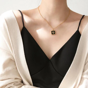 

2020 New Geometric Cross Necklace Women Chain Epoxy Black Enamel Square Flower Pendant Necklace Clavicle Chain Titanum Steel