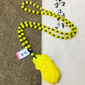 

Zhe Ru natural beeswax light yellow unicorn pendant with yellow bead necklace men and women sweater chain