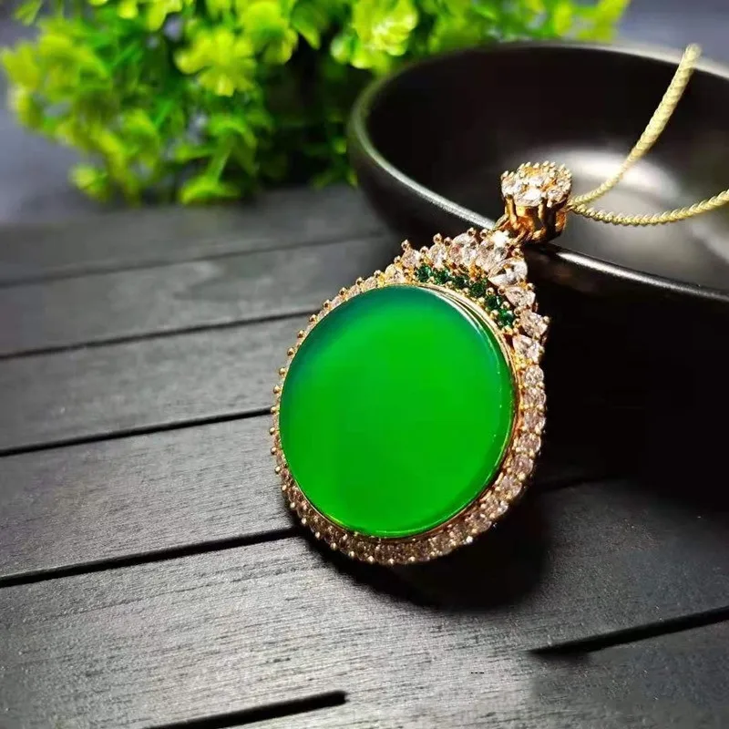 

Natural Agate Green Chalcedony Trifle Round Pendant Temperament Ladies Fashion Necklace Jewelry