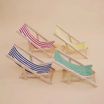 

Kuulee 1:12 Mini Foldable Stripe Printing Beach Recliner Play House Toy Random Color