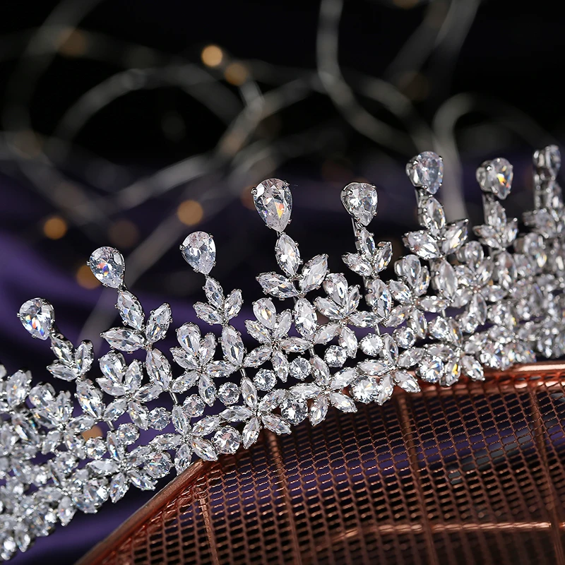 Tiaras and Crown HADIYANA Leave Shapes Design Temperament Women Wedding Party Hair Accessorie Cubic Zircon BC5796 Corona Princes