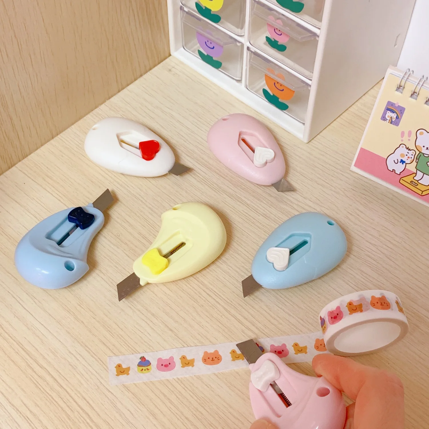 Cute Mini Portable Small Utility Knife Demolition Letter Opening Sticker Paper Knife Wallpaper Student Box Cutter Kawaii