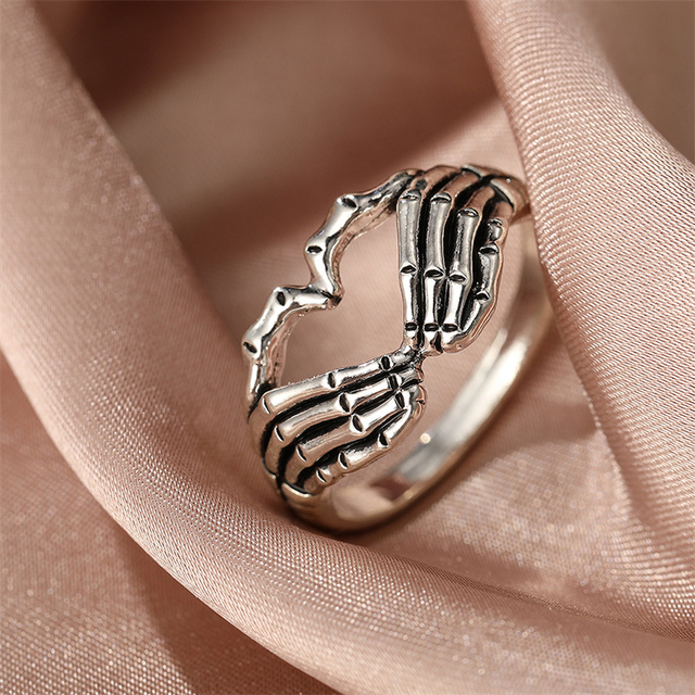 Gothic Heart Ring Set for Women Black Dice Vintage Hip-Hop Silver Plated Retro Rhinestone Charm Butterfly Finger Jewelry