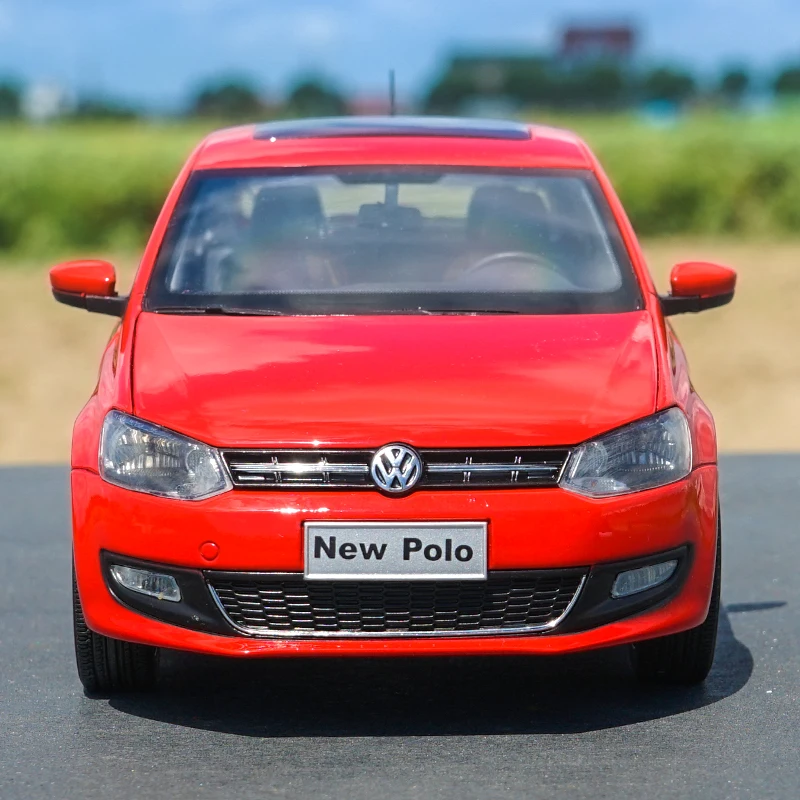 Оригинальный авторизованный подлинный Сплав 1:18 Volkswagen New Polo 2013 Желтая модель