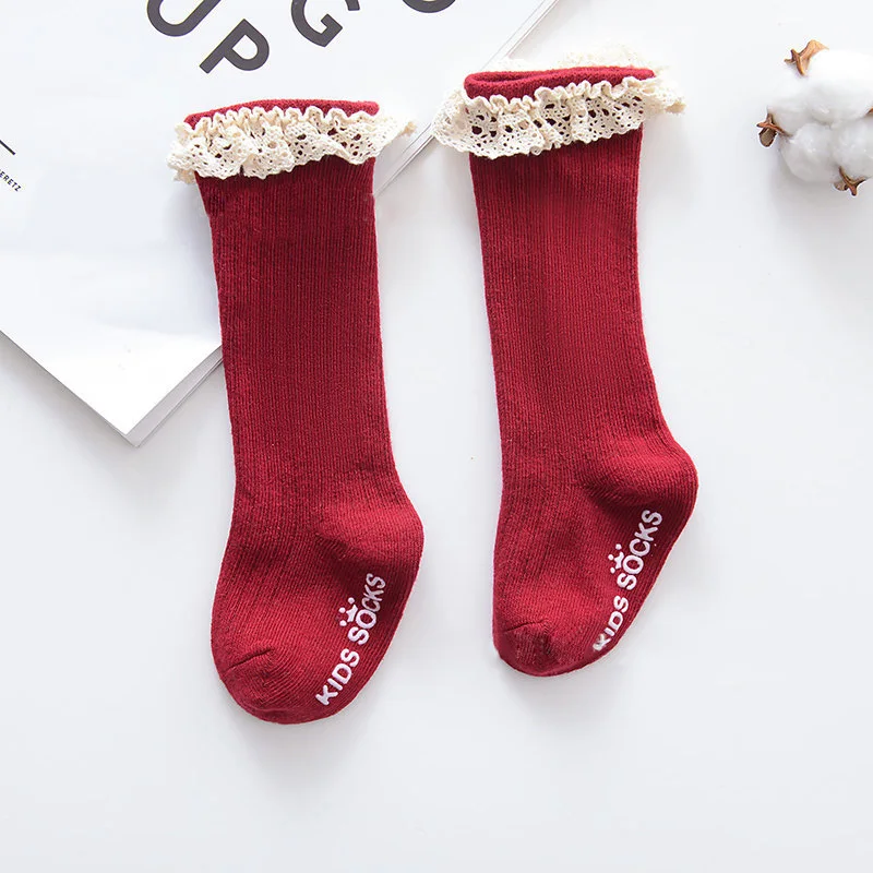lace red Носки для малышей подарок для новорожденных, кружевные нескользящие носки для малышей Хлопковые гольфы для детей, зимние домашние тапочки для мальчиков и девочек - Цвет: lace red