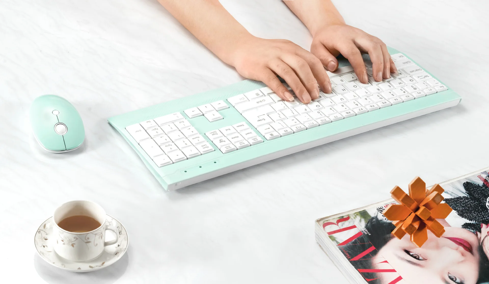 

E Em3200 Thin Wireless Keyboard Laptop Mouse Table Model Board Game Set USB Port Multimedia Suite