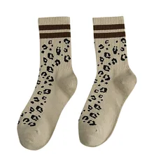 Harajuku/женские хлопковые носки средней длины в полоску с леопардовым принтом; модные повседневные Мягкие носки для Скейтборда для девушек; новая уличная одежда; z1120