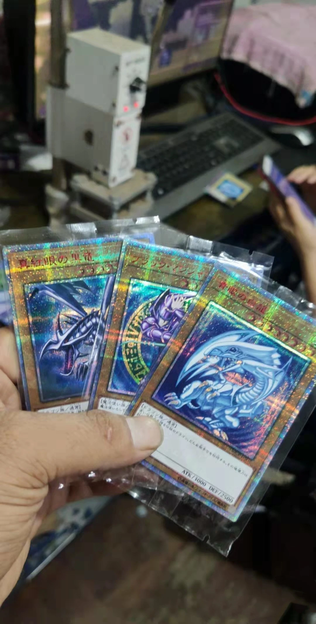 

Yu-Gi-Oh WCS2018 Set of three 20th SER/UR Blue-Eyes White Dragon/Dark Magician/Red-Eyes B. Dragon Collection Card （Not original）