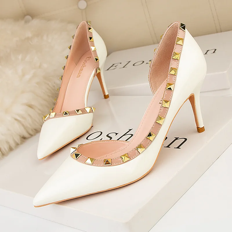 2022 Fashion Rivets Stiletto Women Pumps OL Office High Heel Ladies Shoes Sexy Side Cut-Outs Pointed Toe Red Wedding Shoes Woman