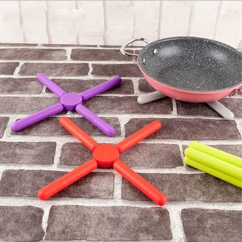 

Cross-Shaped Placemat Foldable Coaster Kitchen Multifunctional High Temperature Resistant Placemat Kitchen Accessories