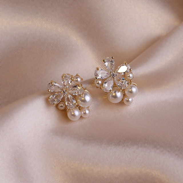 New Flower Pearl Stud Earrings For Women Trendy Crystal Rose Flower Snowflake Zircon Earring Girl Personality Jewelry Gifts