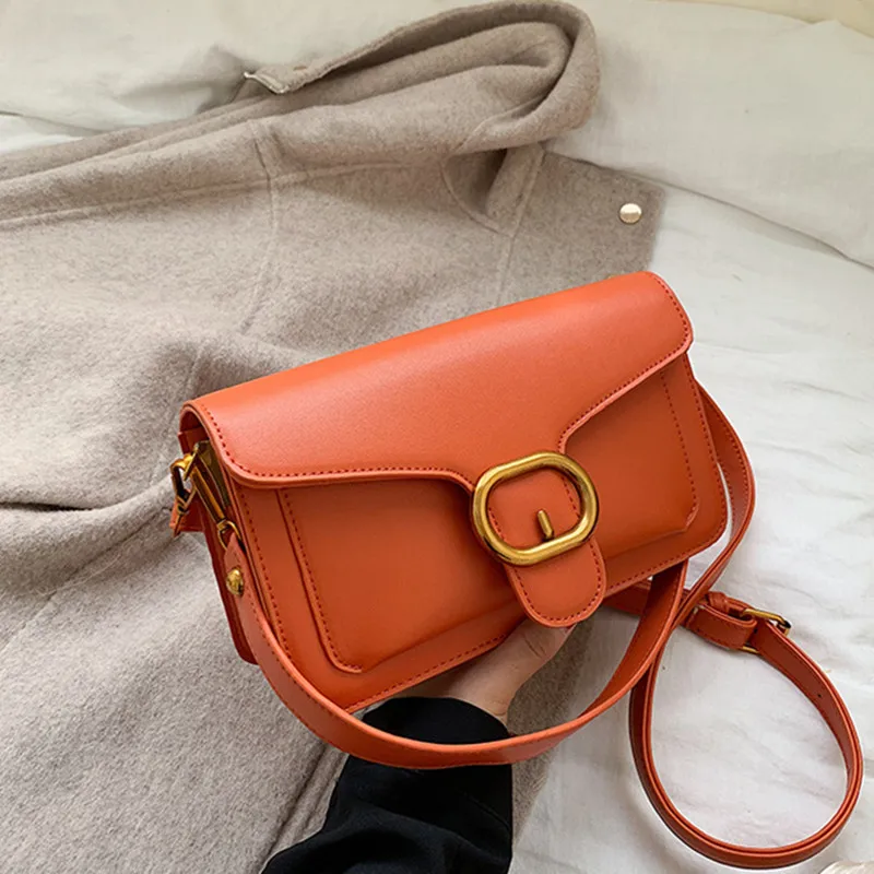 

Bag Female 2019 New Wild Simple Single Back Messenger Bag Fashion Retro Lock Small Square Bag Baguette bag
