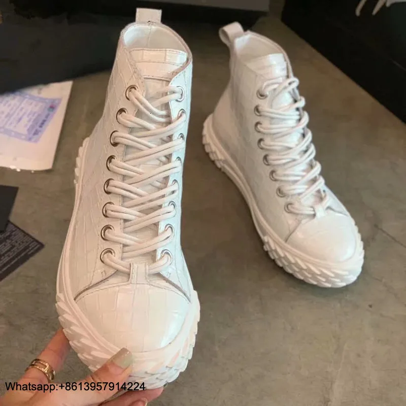 Ботинки; женские ботильоны; женская обувь; chaussures femme; женская обувь с перекрестной шнуровкой; женские ботинки с круглым носком на плоской подошве; scarpe donna; низкий каблук