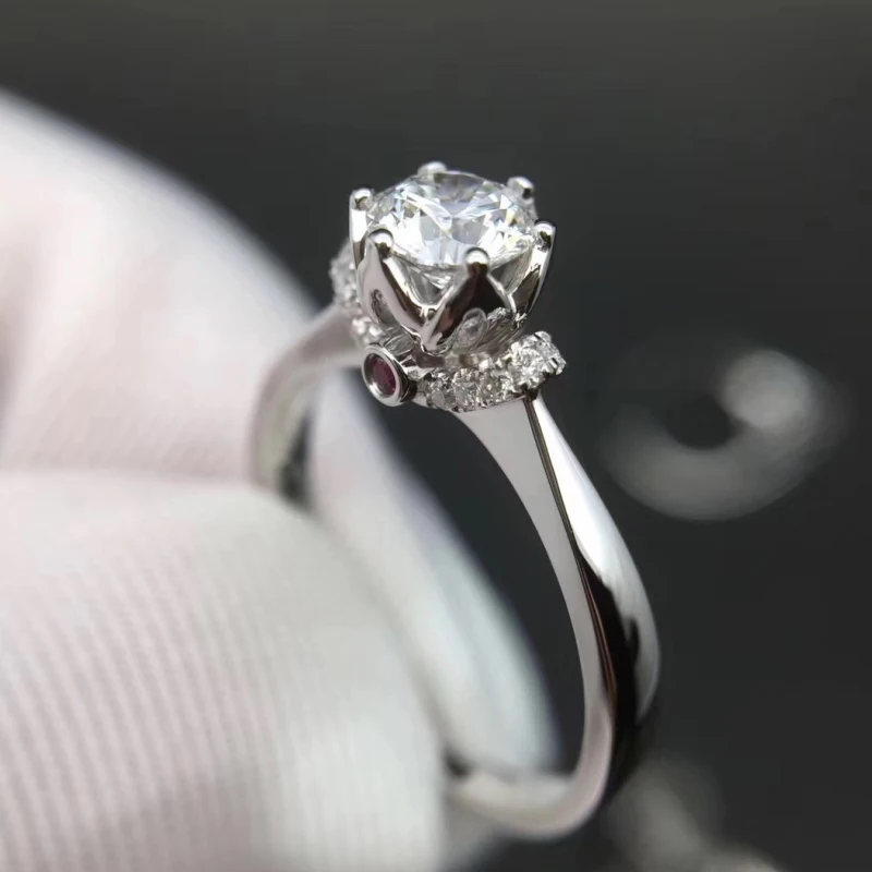 Изготовленное на заказ чистое 18 к белое золото Moissanite кольцо Корона рубиновое кольцо с бриллиантом украшения Свадебная вечеринка кольцо на головщину