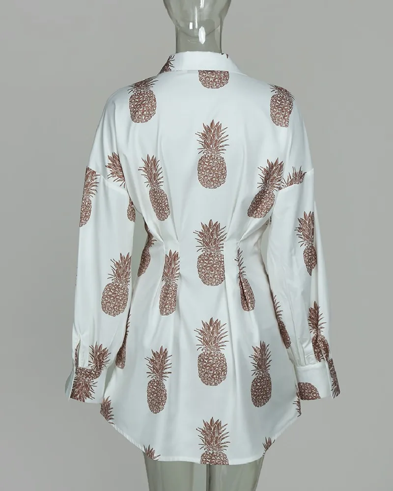 Женское платье-рубашка с цепочкой и принтом