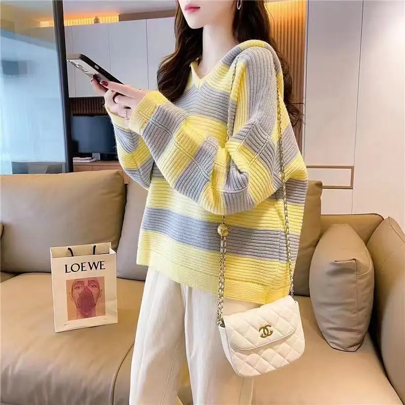 

The New Women Winter Sweater Clothes Set Autumn and Winter Stripe V-neck Short Female Loose Hedging