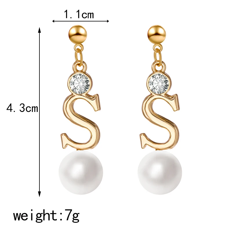Женские серьги с буквенным принтом корейские длинные капельки жемчугом модные
