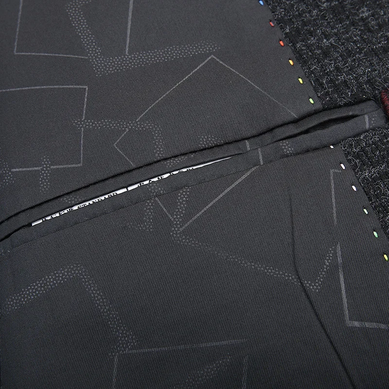 761A4402