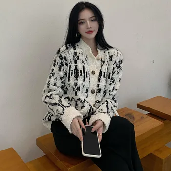 

Fall / Winter 2020 New Korean Version Versatile Thin Fashion Jacquard Single Breasted Long Sleeve Simple Sweater Cardigan Woman