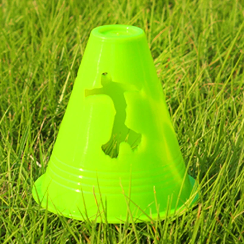 thumbnail image 1 of 10 piezas de balde de señal, barrera de cono de carretera, obstáculos, marcadores de bloqueo para patinaje sobre ruedas, fútbol, entrenamiento de fútbol, taza de marcado, 1 of 5