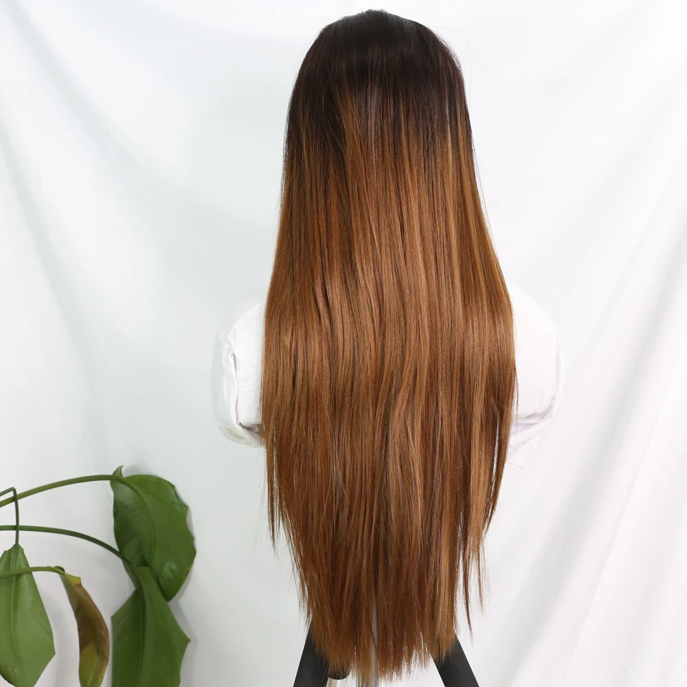 parte dianteira do laço longo do cabelo reto com o cabelo do bebê
