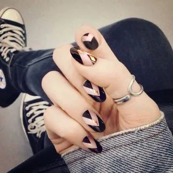 

24 pcs Black Transparent Finished Fake Nails with Rivet Designs Round fake press on nails Full Cover artificial nails with glue