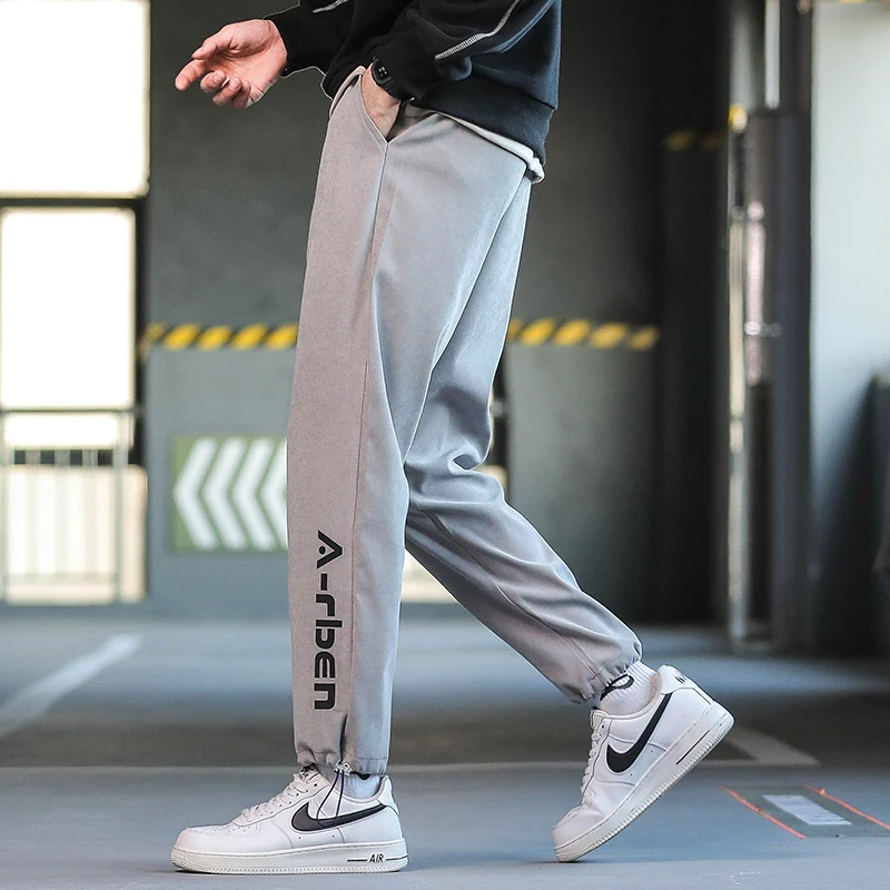 

Men's loose legged sports pants in autumn and winter