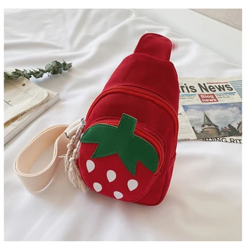 

2020 Fashion Trend Kids Crossbody Sling Bag Cute Strawberry Pattern Canvas Zipper Travel Hiking Daypack Girls Chest Pack Bags