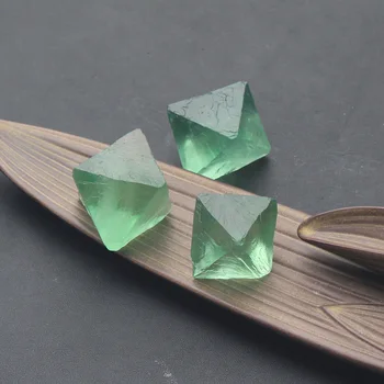 

Crystal Natural Fluorite Original Stone Carving Eight Noodles Body Will Grain Decoration Mineral Energy Healing Specimen Stone