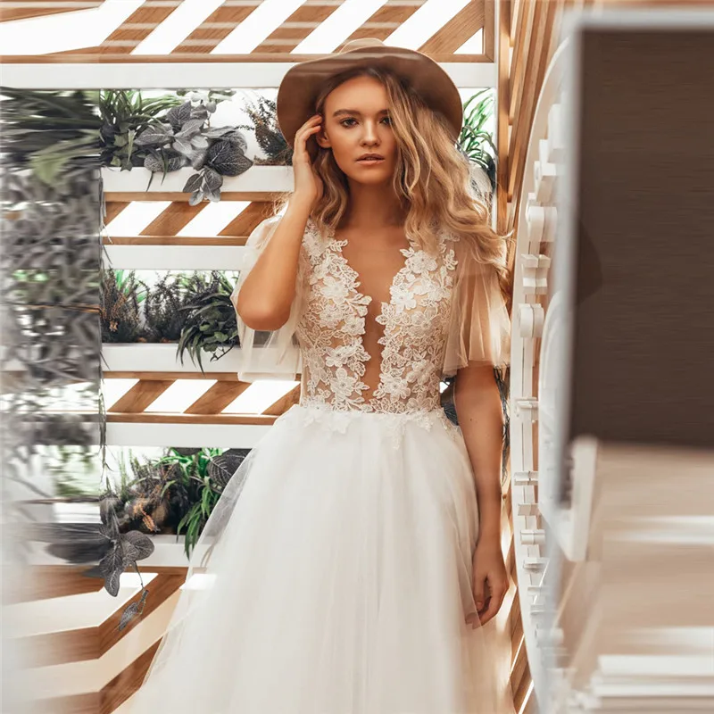 

Scoop Neck Tulle A-Line Wedding Dresses With Lace Appliques Buttons Back Simple Bridal Gowns 2021 Robe De Mariage Spring Beach
