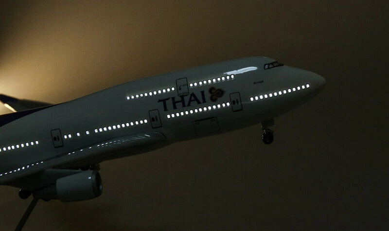 Самолет 1/150 светодиодный свет кость 747 самолет тайский пассажирский самолет модель литые игрушки игрушечные самолеты