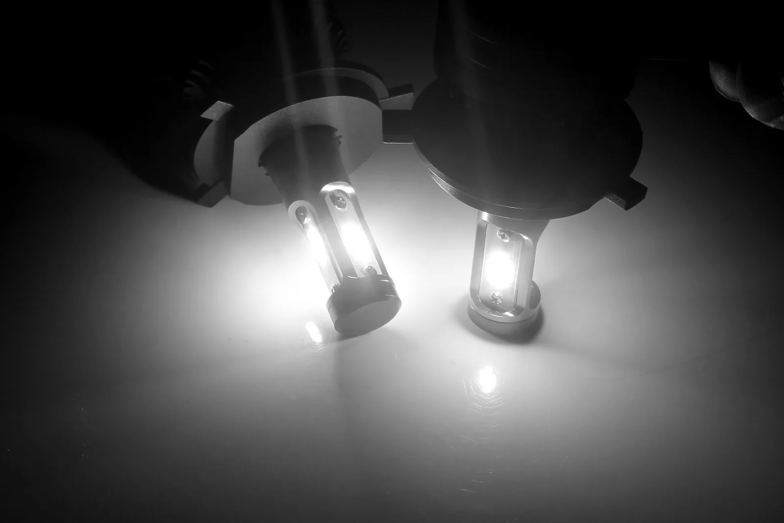 2 шт. H4 18 светодиодный 60 Вт 7500LM головной светильник Hi-Low Beam противотуманный светильник 6500K лампы Белый
