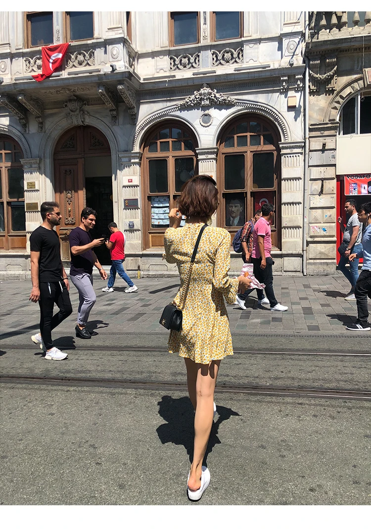 Желтого цвета с принтом в виде ромашек мини платье с рукавом с рюшами Повседневное тонкий Для женщин летнее платье