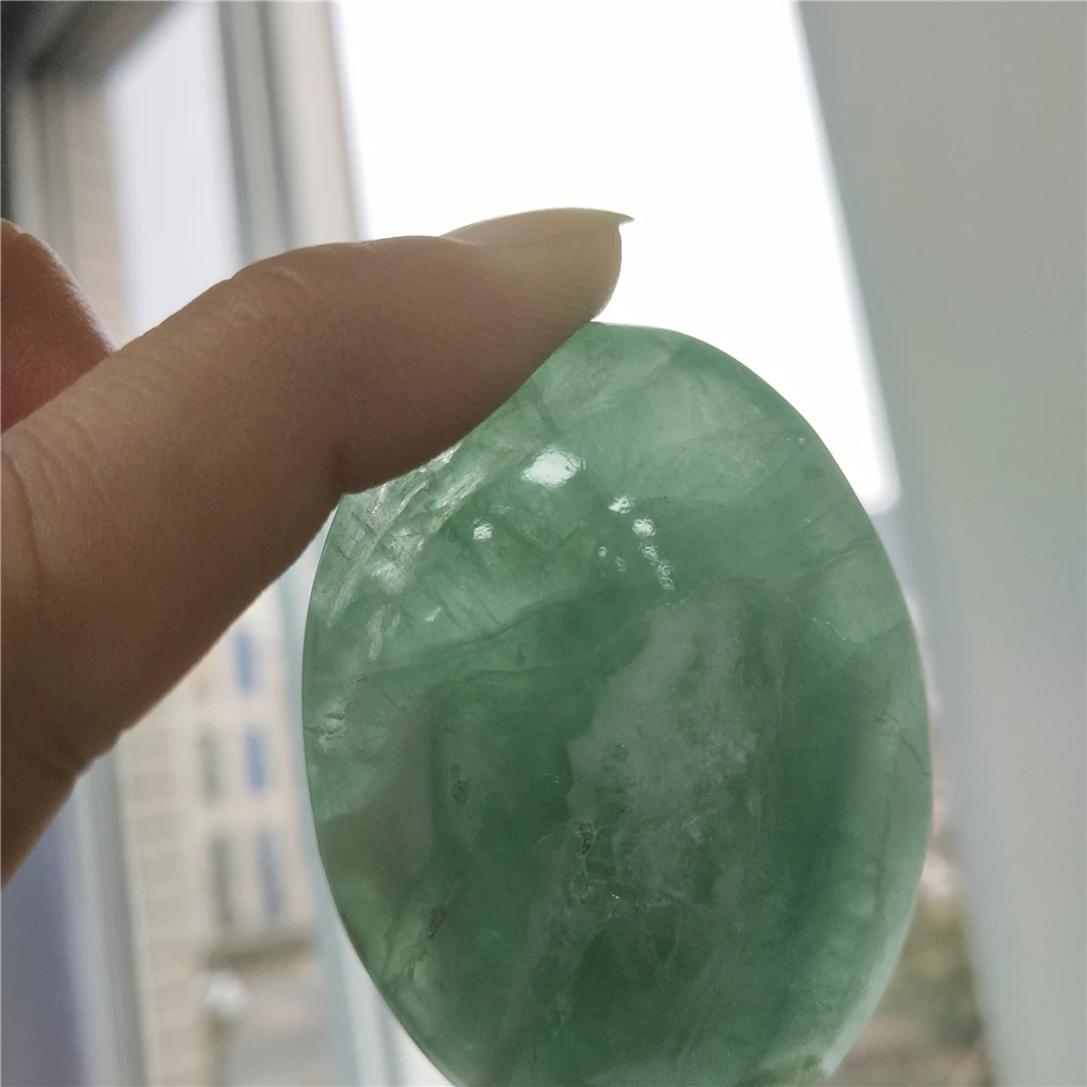 Высокое качество рейки драгоценный камень ручная резьба зеленый флюорит пальмовые камни для энергии и подарков ZX
